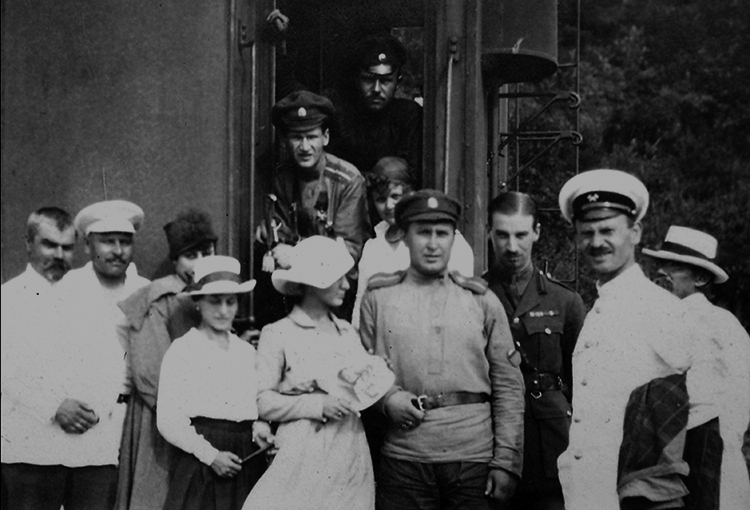 Steveni (third from right) outside his private carriage, No. 2013, next to Admiral Kolchak and his mistress,  Mme Timireva. From the Steveni family records.