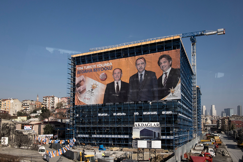 Elections banner on a building site in Istanbul, March 2014. (Konstantinos Tsakalidis)