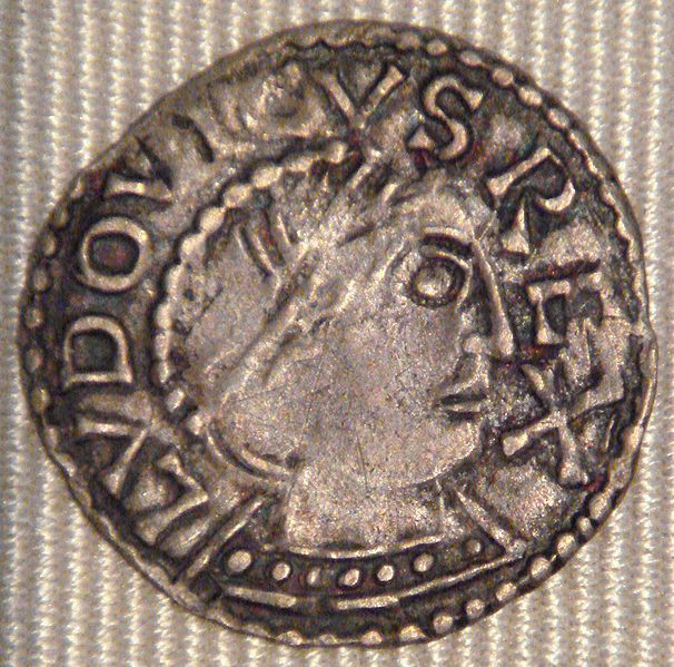 A denier from the reign of Louis IV, minted at Chinon