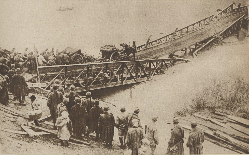 Austrian troops crossing the River Tagliamento on a partially destroyed bridge, Le Miroir, 13 January 1918.