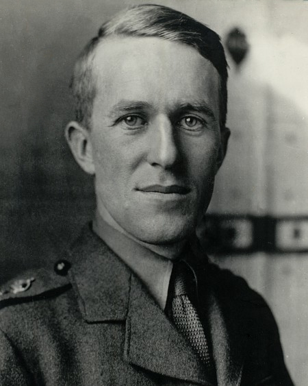 British Army photo of T.E. Lawrence in 1915