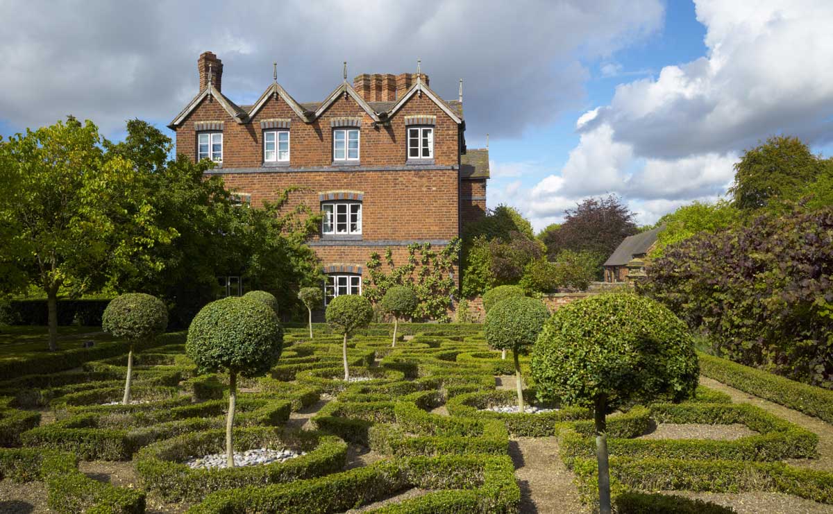 Moseley Old Hall and its knot garden, Staffordshire. Alamy.