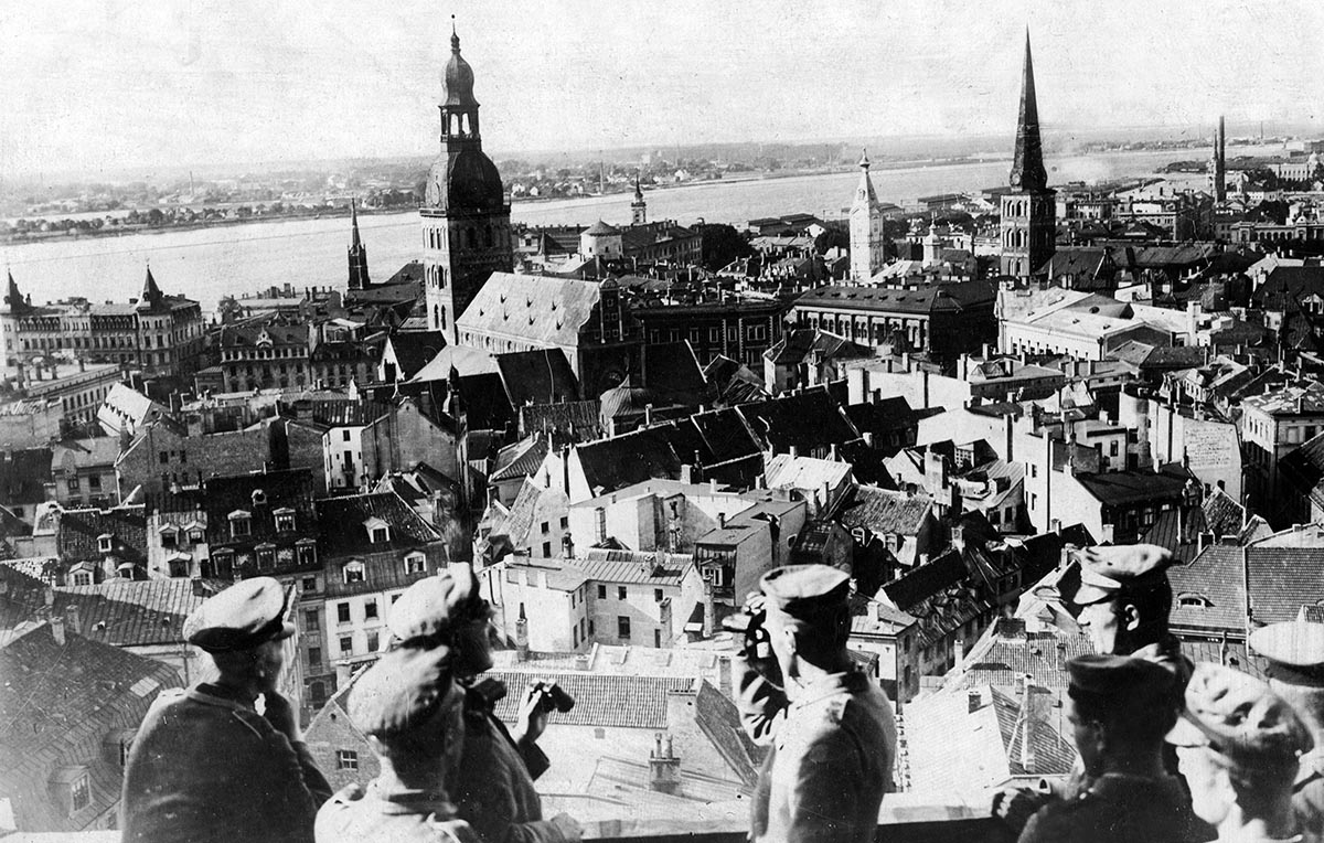 German soldiers look out over Riga’s old town from the tower of St Peter’s Church, 1917 © Bridgeman Images
