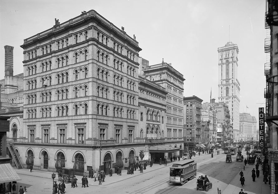 Metropolitan Opera House, New York City c1905. National Library of Congress