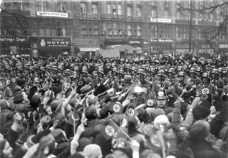 Berlin, arrival of Saar voters, 13 January 1935. German Federal Archive/Wiki Commons.
