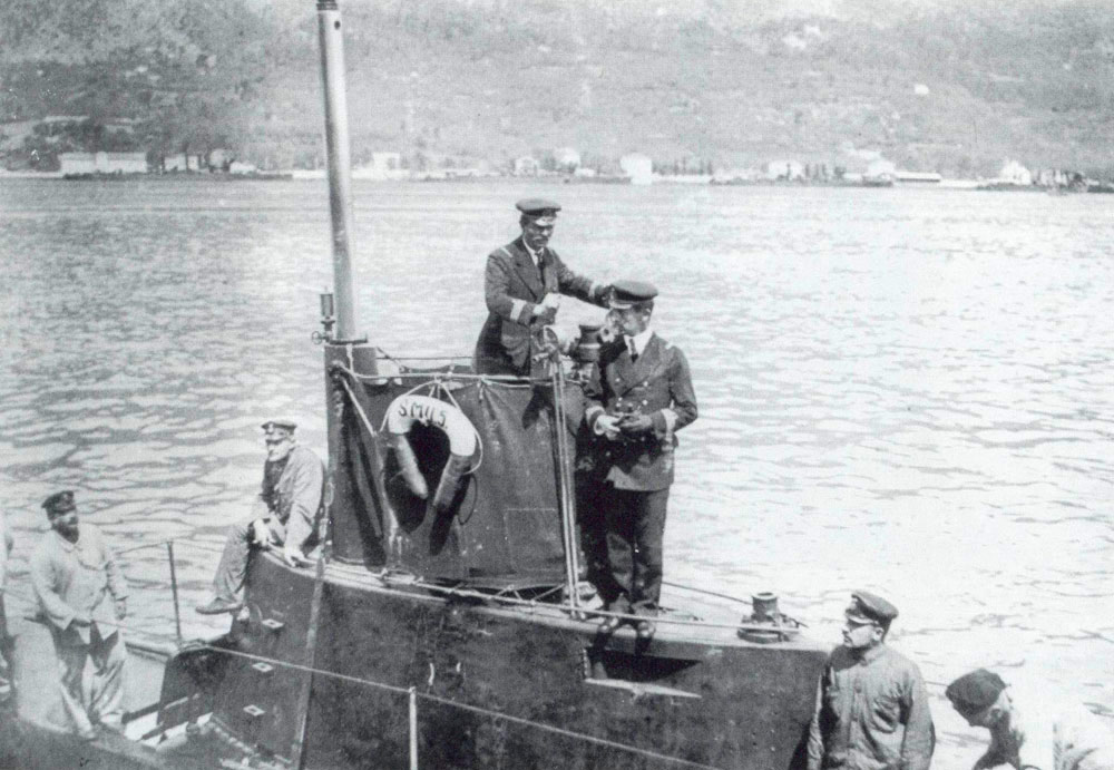 Lieutenant Georg Ludwig von Trapp on the bridge of U-5.