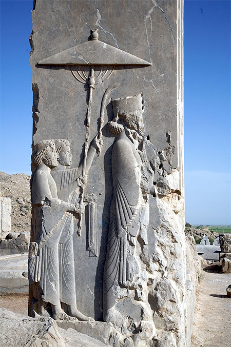 Rock relief of Xerxes being accompanied by two servants, Persepolis, Iran by Nick Taylor. Licensed under CC BY 2.0 via Wikimedia Commons.