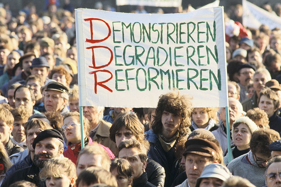 The Fall of the Berlin Wall History Today