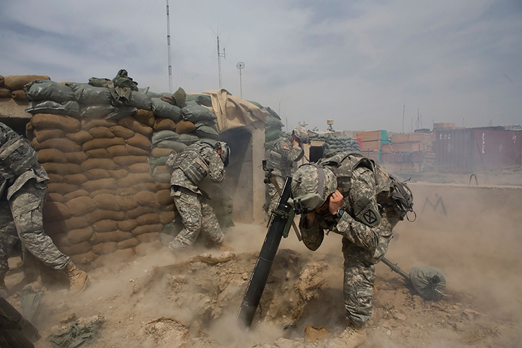 Mortar unit of the US 2nd Brigade Combat team, Iraq, 2007.  © Alamy/The Guardian