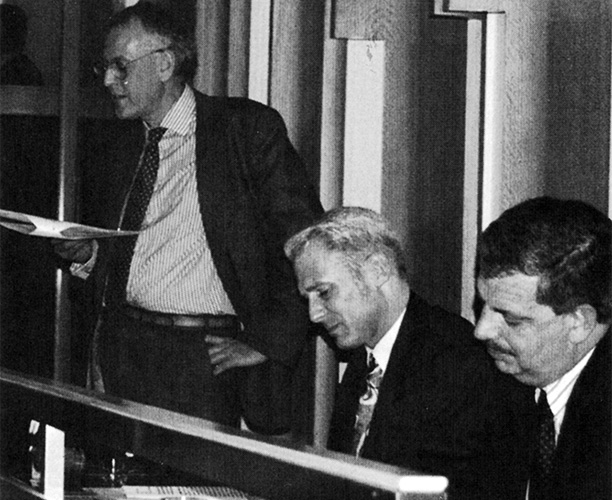 (Left to right) Peter Hennessy delivering his 1994 lecture, with then editor of History Today, Gordon Marsden, and Andrew MacLennan of Longman in attendance.