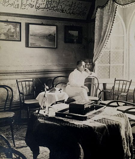 Languishing: Eşref Bey as a prisoner of war in Malta, c.1917.(EK Papers) Languishing: Eşref Bey as a prisoner of war in Malta, c.1917.(EK Papers)