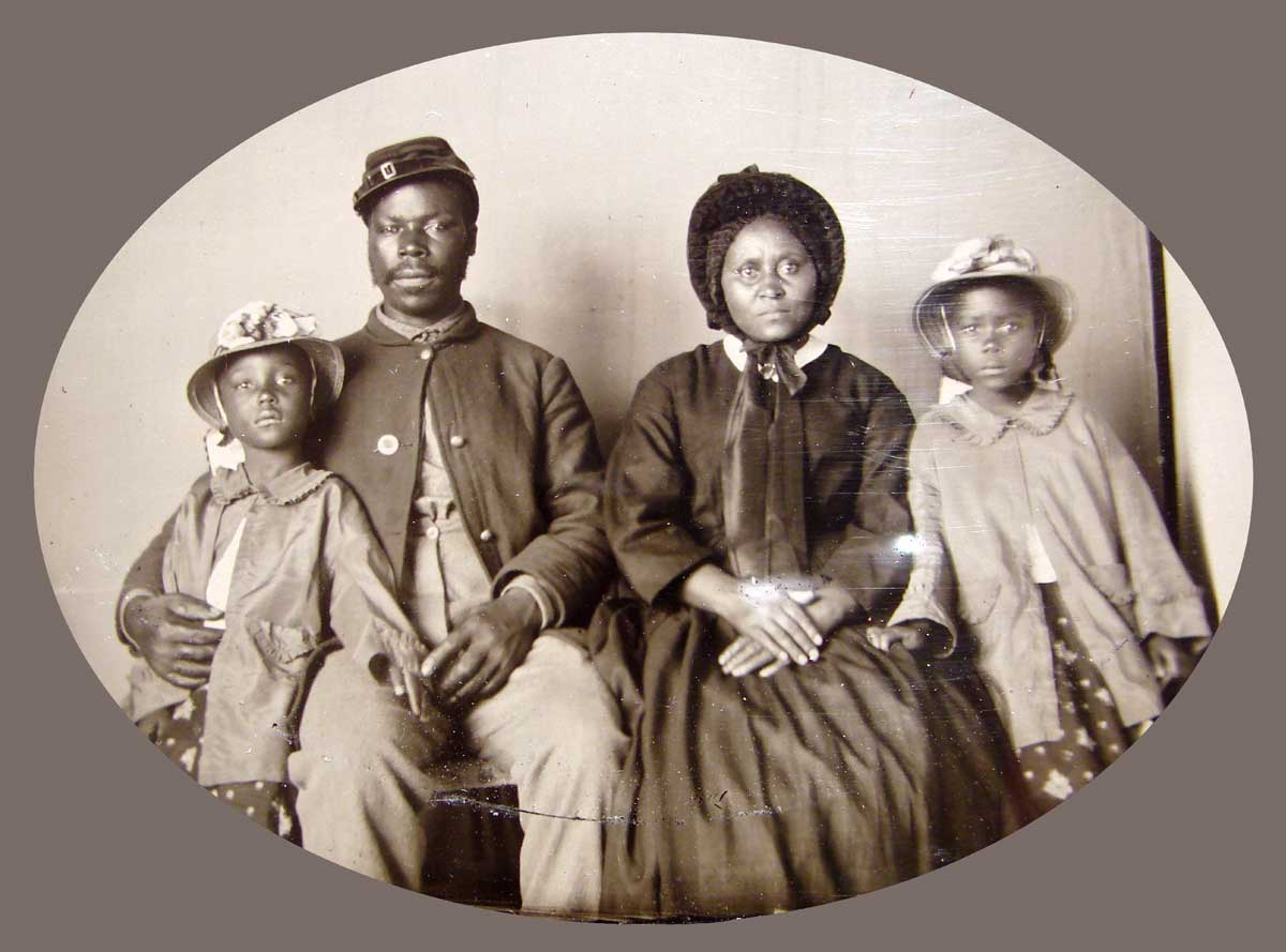 A Union soldier with his family, c.1863-65.