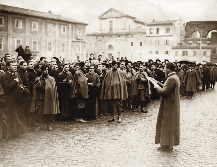 The arrival of the Papal Secretary of State and Benito Mussolini for the reading of the official communiqué following the Lateran Accords from 11 February 1929. Lateran Palace, Rome, 13 February 1929. brandstaetter images / TopFoto.