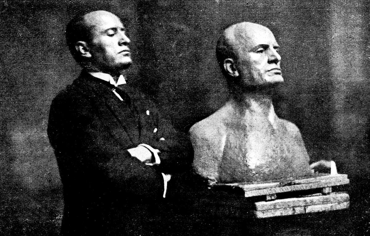 Mussolini posing for his bust, 1926.