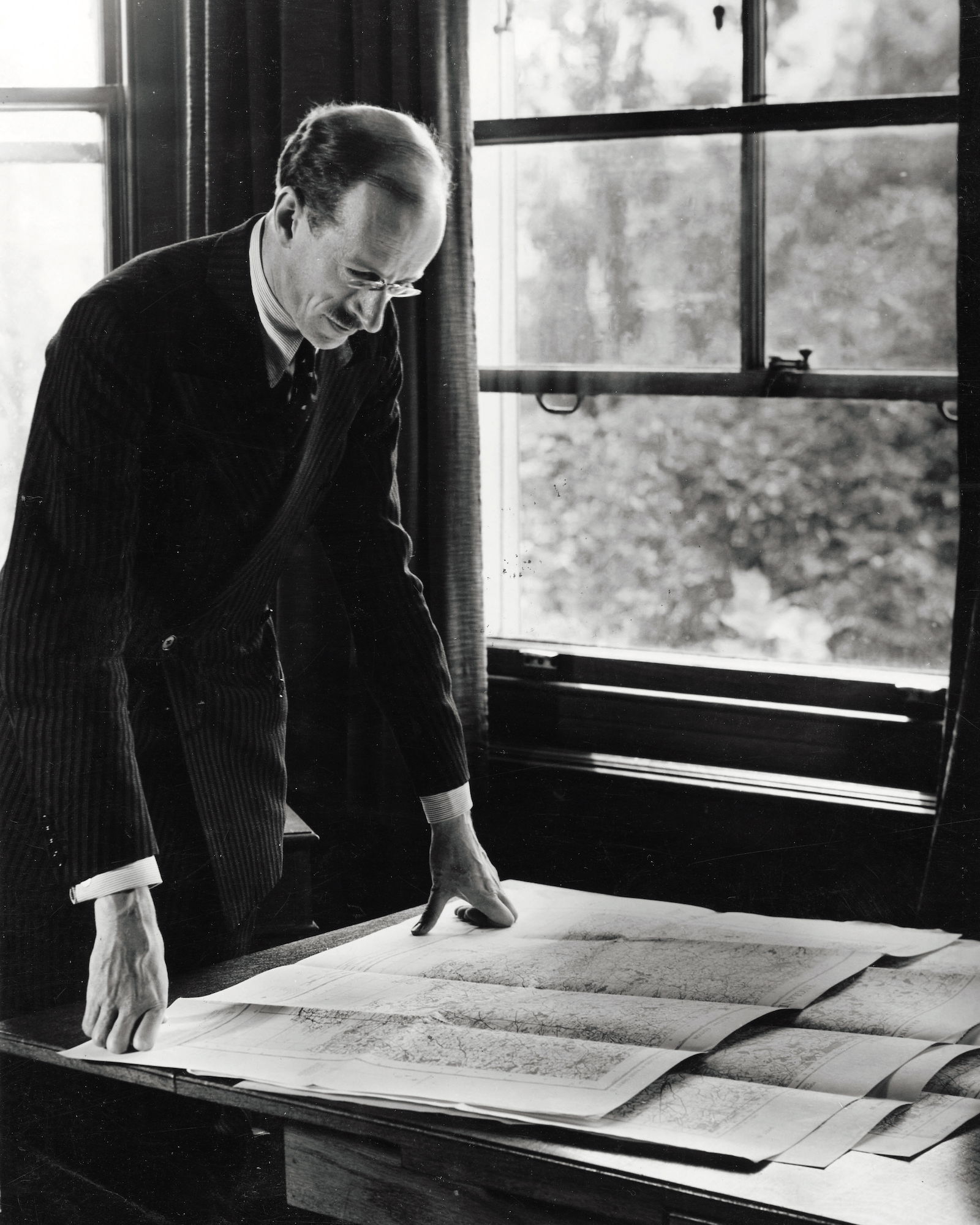 Basil Liddell Hart at home, London, 1940. During the 1960s, Liddell Hart helped popularised the English translation of The Art of War.