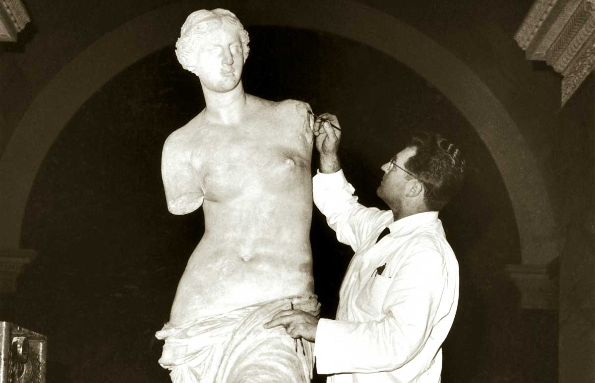 The Venus de Milo at the Louvre Museum, Paris, 1964. Photo © Gamma-Keystone, France via Getty Images.