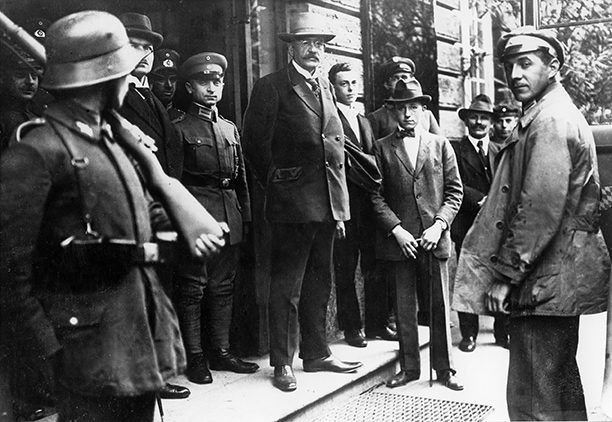 Karl Mayr in uniform seen to the left of Minister of Defence Gustav Norske at the entrance to Munich's Hotel Continental, August 1919. AKG Images