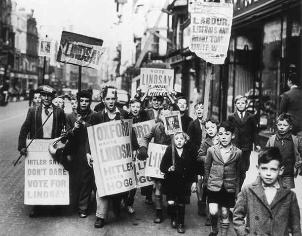 Children in Oxford supporting the anti-Munich candidate A.D. Lindsay against Quintin Hogg on polling day, October 1938