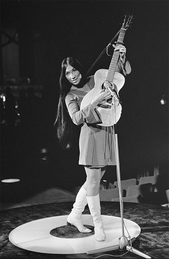 Buffy Sainte-Marie performing in the Netherlands, 1968.