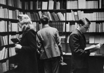Browsing in an Oxford bookshop, January 1946 © Kurt Hutton/Picture Post/Hulton Getty Images.