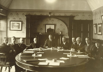 Local tribunal in the town clerk’s office, Tenant Street, Derby, c.1916-18.