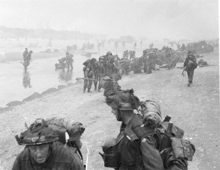 British forces on Sword Beach shortly after landing during the invasion of Normandy, 6 June 1944. Imperial War Museum (B 5114).