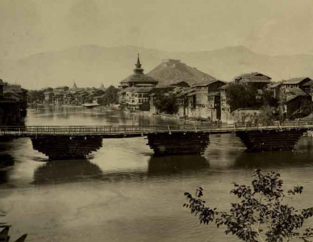 Bridge_in_Srinagar.jpg