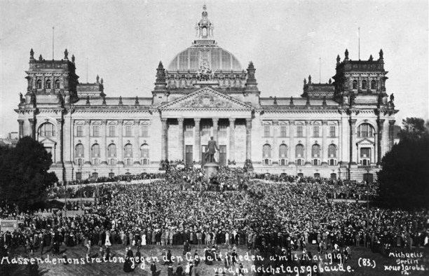 Mass demonstration in front of the Reichstag against the Treaty of Versailles ("the brutal peace")