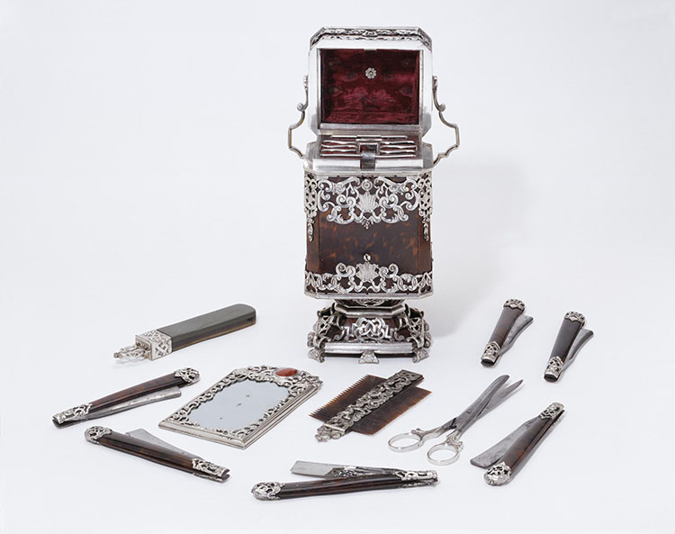 Shaving set, silver and tortoiseshell, c.1700-1730. Courtesy of the Victoria and Albert Museum.