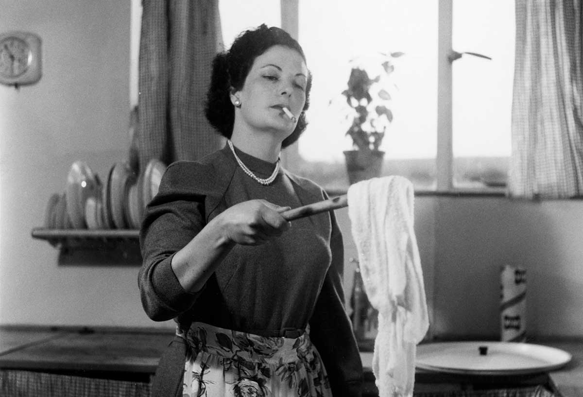 A woman doing the laundry while smoking, 1954 © SSPL/Getty Images.