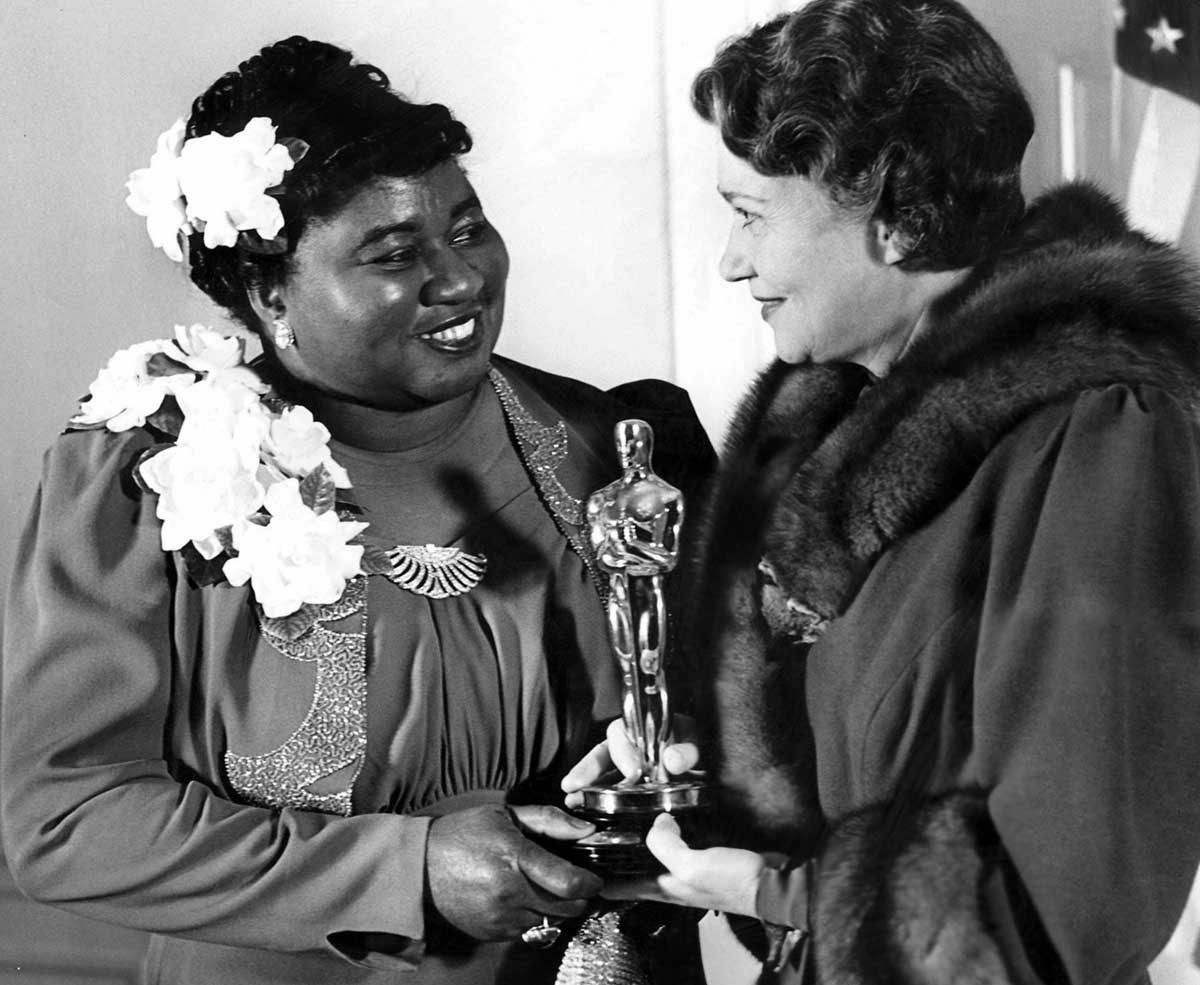 McDaniel receives her Oscar from actor Fay Bainter, 1940. Alamy.