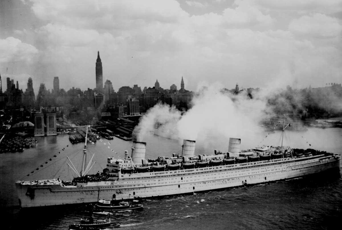 The Queen Mary arrives in New York Harbor, June 20, 1945. US National Archives.