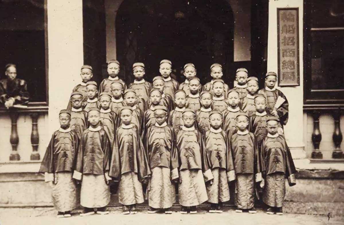 China’s first group of government-sponsored overseas students, by Milton Miller, 1872. Courtesy Loewentheil China Photography Collection / 洛文希尔中国摄影收藏. 