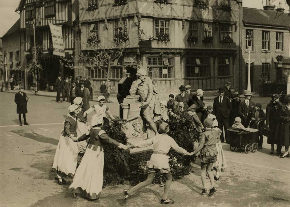 Pageant in Stratford-upon-Avon, date unknown (possibly Birthday Celebrations in April 1932). New York Public Library.