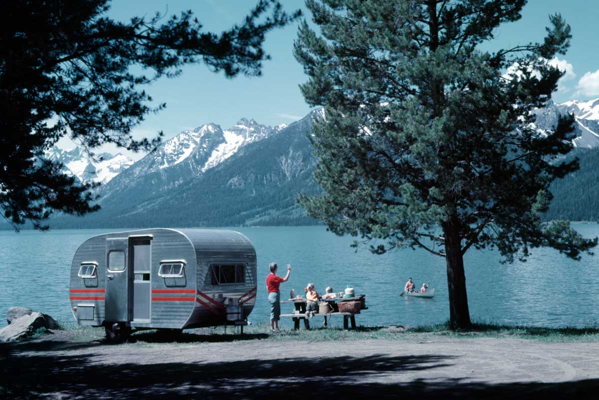 A family camping in Wyoming, 1950s. Alamy.