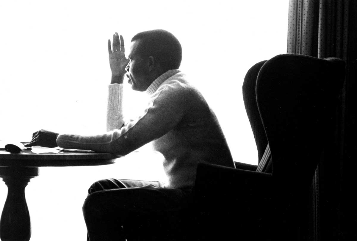 The great Nigerian novelist Chinua Achebe, 1970. Keystone/Alamy.