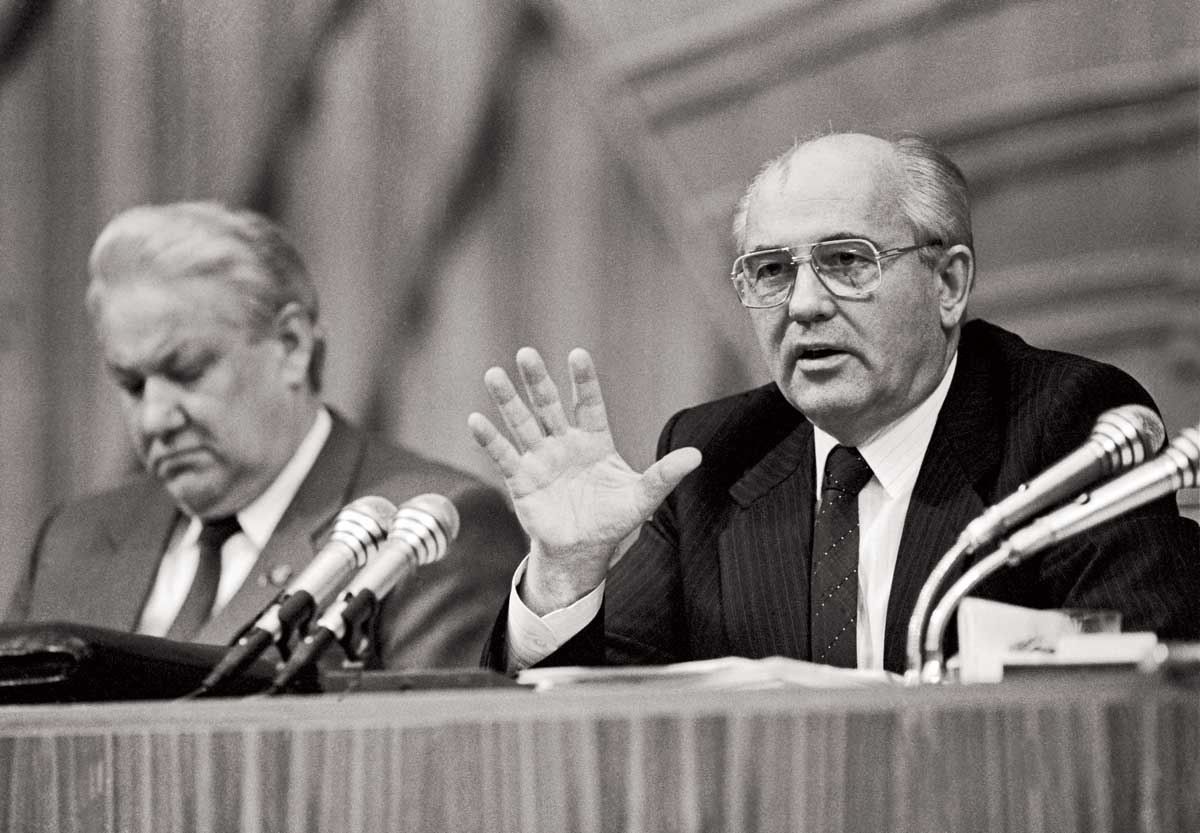 Gorbachev and Yeltsin, early 1990s © TASS/Topfoto.