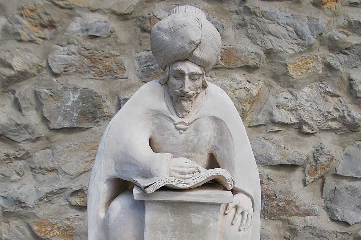 Statue of Evliya Çelebi near Eger Castle, Hungary. Photo by Piros Rostás Bea, 2014. Wikimedia/Creative Commons. Statue of Evliya Çelebi near Eger Castle, Hungary. Photo by Piros Rostás Bea, 2014. Wikimedia/Creative Commons.