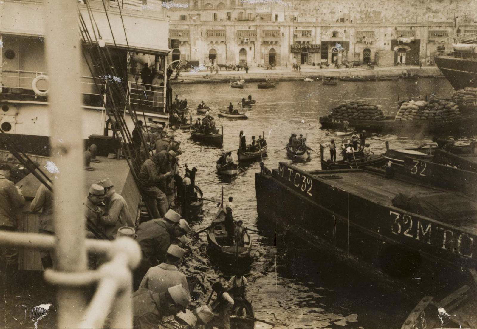 French troops arrive in Greece to join the Serbs on the Salonika Front. Université de Caen Normandie. Public Domain.