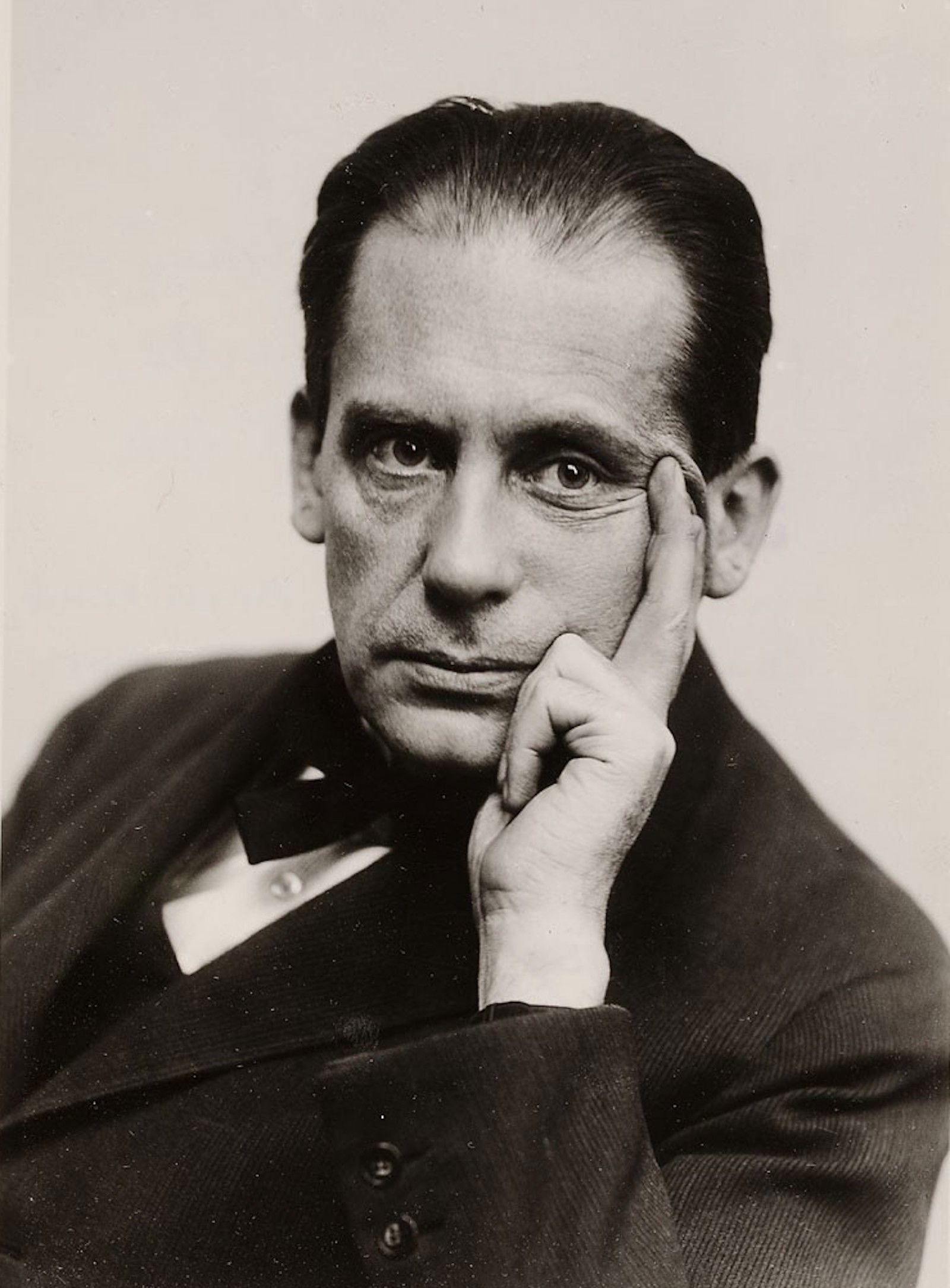 Bauhaus founder Walter Gropius, by Louis Held, c. 1919. Museum für Kunst und Gewerbe Hamburg (CC0).