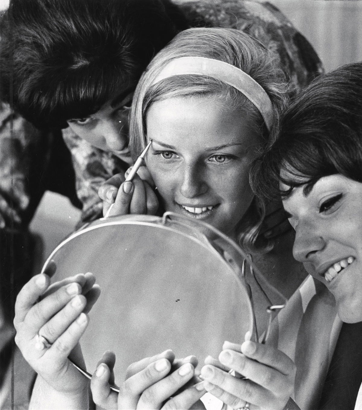 ‘Linda Vesco instructs Edith and Peggy’ at the Beauty Farm, 17 August 1963. Valley Times Collection/Los Angeles Public Library. ‘Linda Vesco instructs Edith and Peggy’ at the Beauty Farm, 17 August 1963. Valley Times Collection/Los Angeles Public Library.