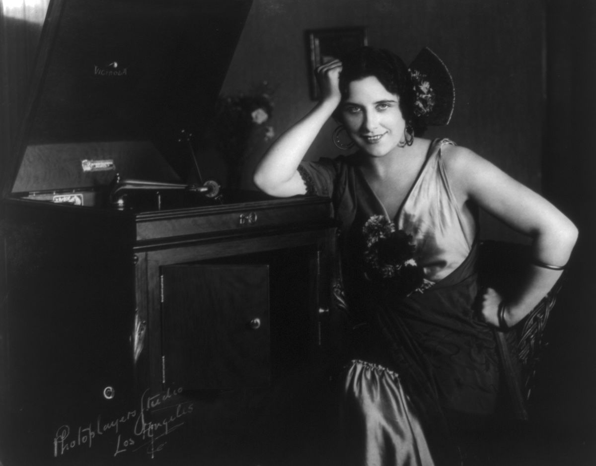 Gerladine Farrar as Carmen, 1915. Library of Congress. Public Domain.