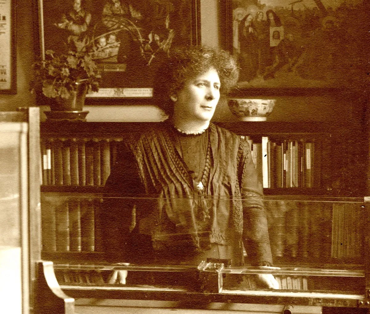 Hertha Ayrton in her laboratory, by J. Russell & Sons, 1910. With permission from the Mistress and Fellows, Girton College, Cambridge.