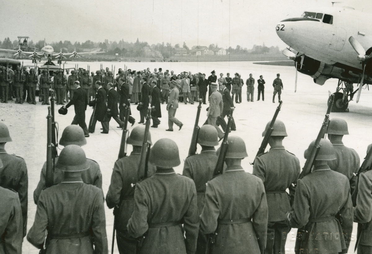Folke Bernadotte’s coffin arrives in Geneva, 20 September 1948. ICRC archives (ARR).