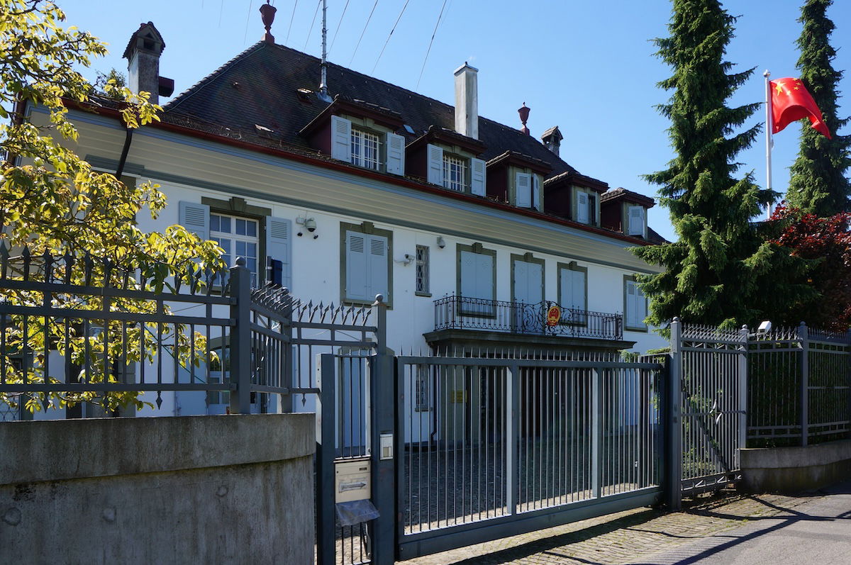 The Chinese embassy at 10 Kalcheggweg, Bern, 2014. Beat Estermann (CC BY-SA 3.0).
