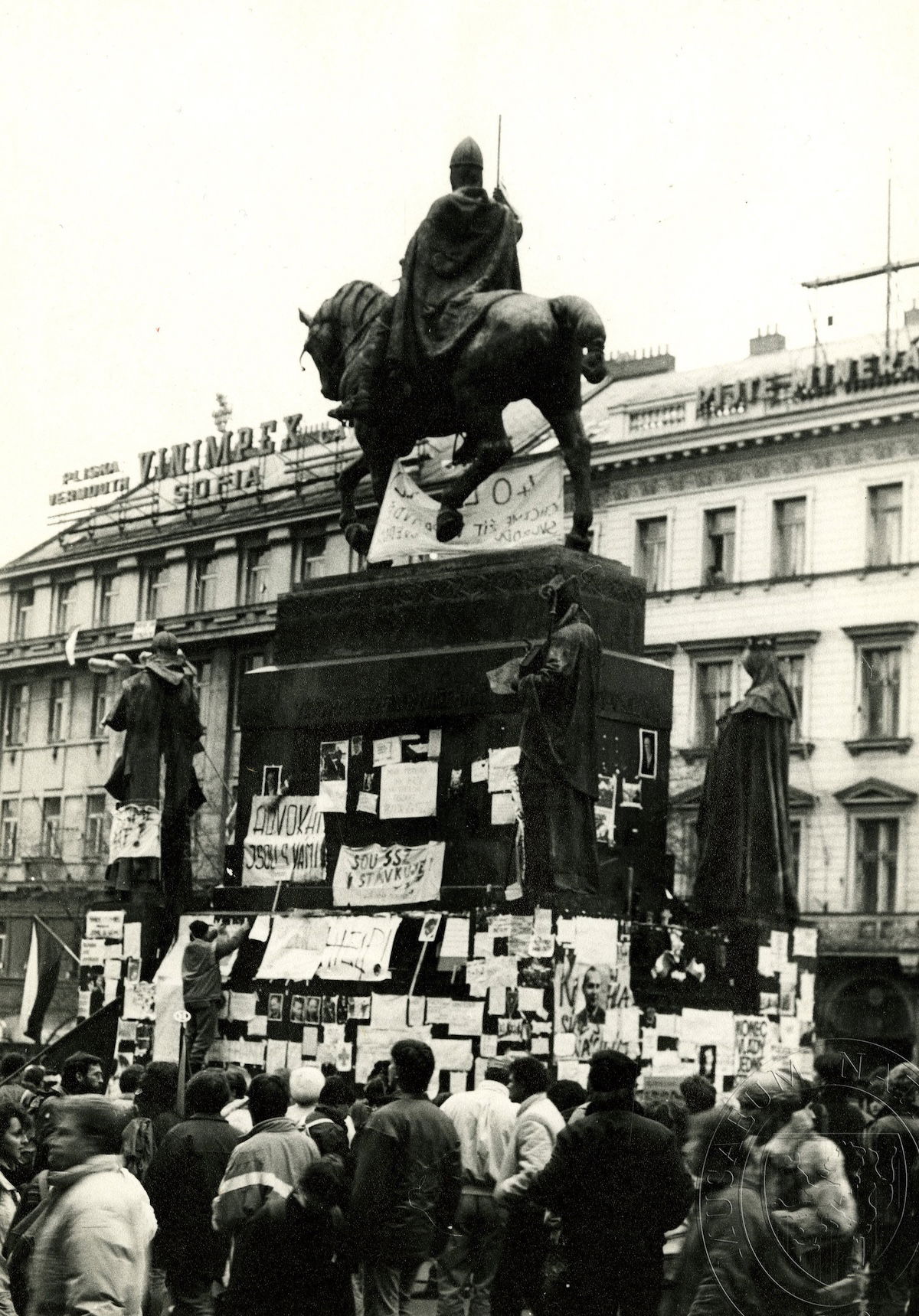 Demonstrators on Prague’s Wenceslas Square, Ivana Černá, November 1989. Czech Národní Muzeum (CC BY).