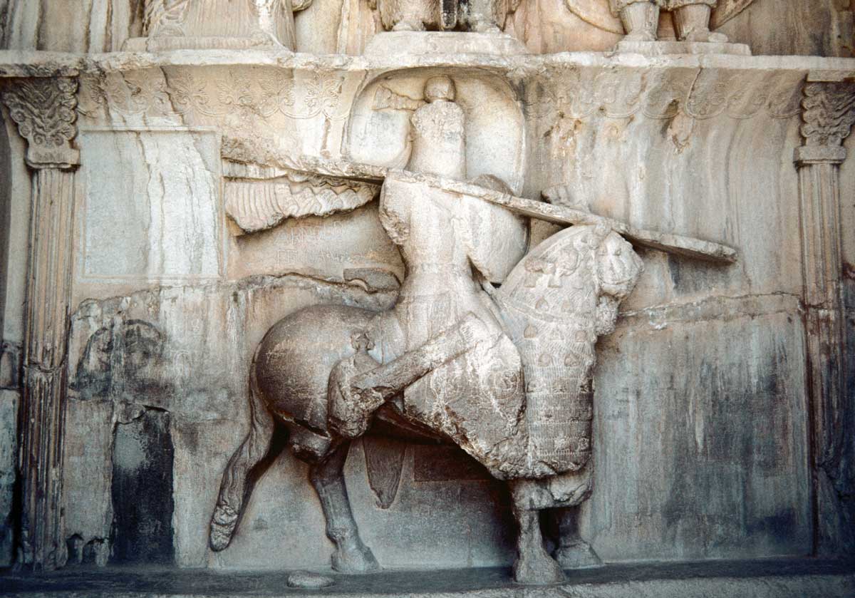 Khosraw II on a relief in Taq-e-Bodstan, Iran. Akg-images.