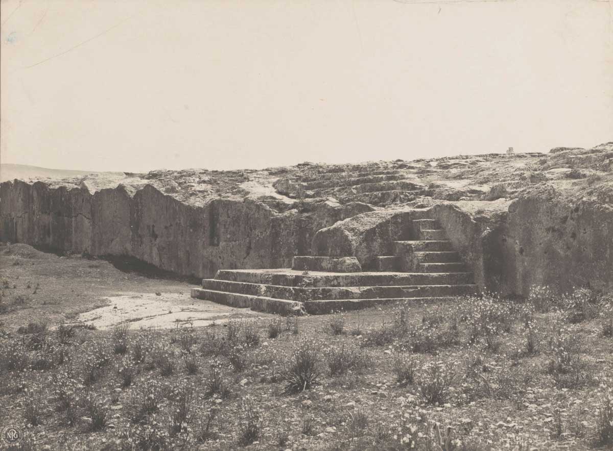 Pnyx Hill, where the democratic assemblies were convened. Pnyx te Athene, Neue Photographische Gesellschaft, 1905. Rijksmuseum.