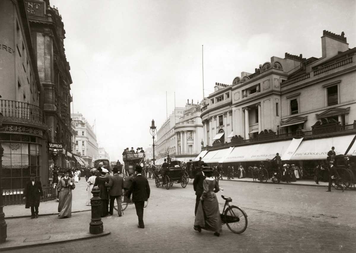Regent Street, London, c.1900 © Hulton Getty Images.