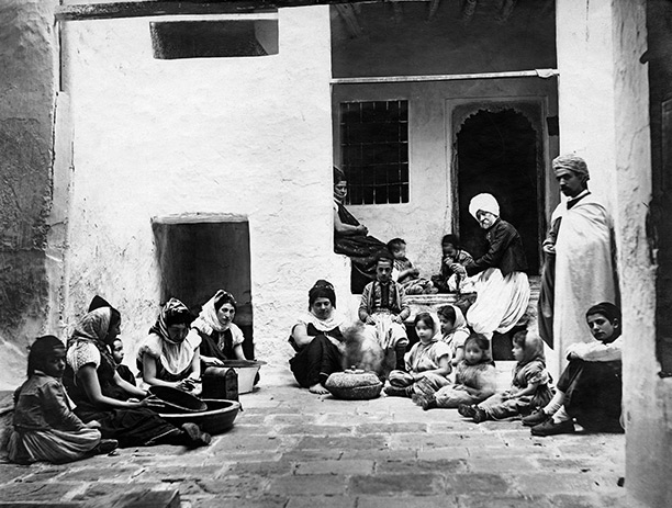 A Jewish family in Biskra, Algeria, early 20th century